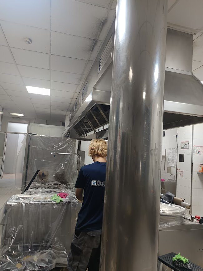 Limpieza de cocina industrial en Badajoz
